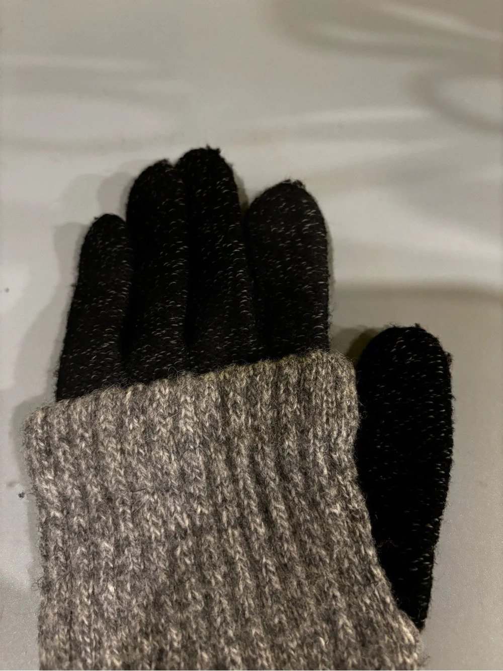 Women’s Two-Tone Knit Convertible Gloves – Gray and Black